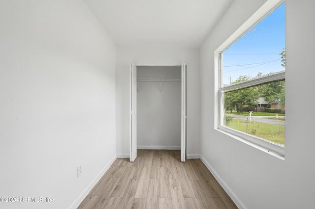 3267 SUNNYBROOK Avenue N, Jacksonville, FL 32254