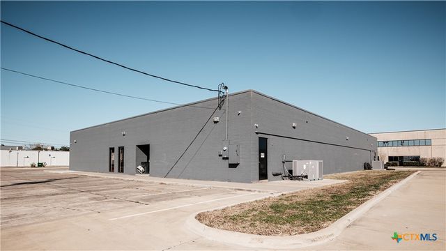 1903 E Sabine Street, Victoria, TX 77901