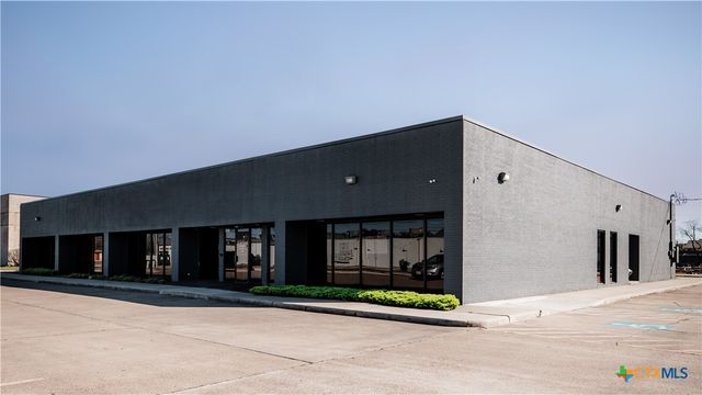 1903 E Sabine Street, Victoria, TX 77901
