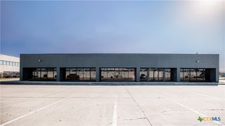 1903 E Sabine Street, Victoria, TX 77901