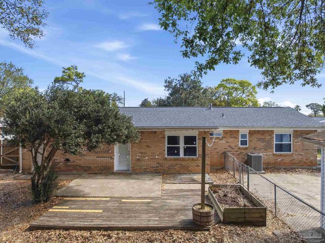 3121 Whistler Dr, Pensacola, FL 32503