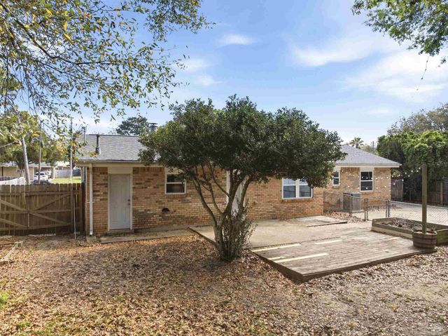 3121 Whistler Dr, Pensacola, FL 32503