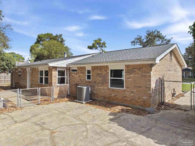 3121 Whistler Dr, Pensacola, FL 32503