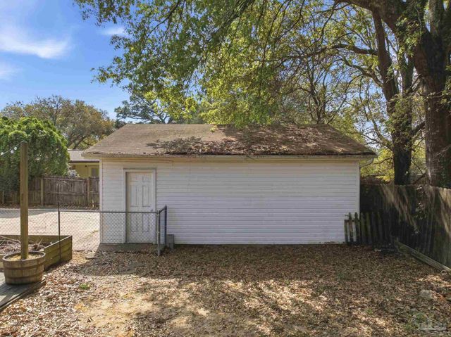 3121 Whistler Dr, Pensacola, FL 32503