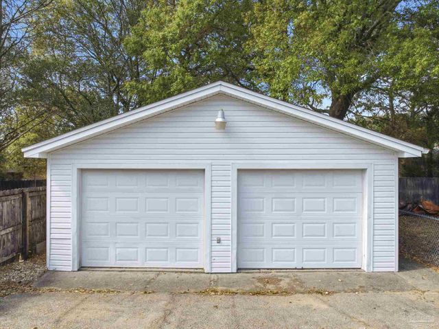 3121 Whistler Dr, Pensacola, FL 32503