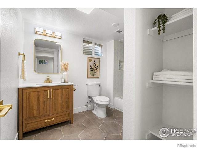 7120 S Sheridan Court, Littleton, CO 80128