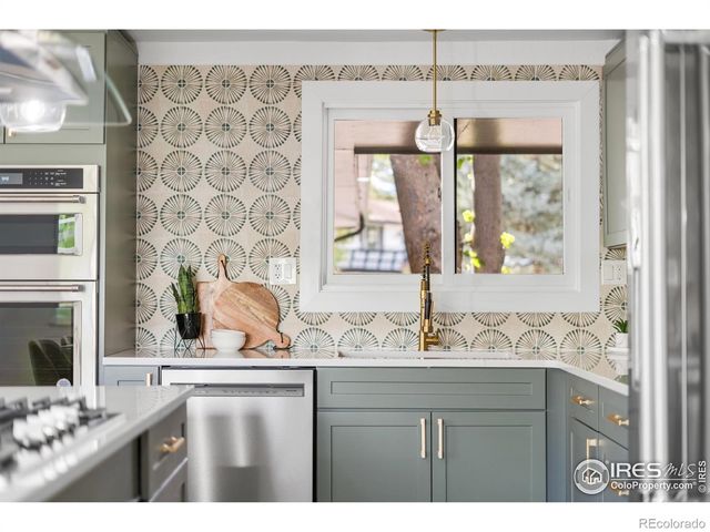 7120 S Sheridan Court, Littleton, CO 80128