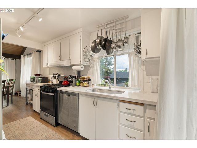 5412 Nw BURNING TREE Ct, Portland, OR 97229