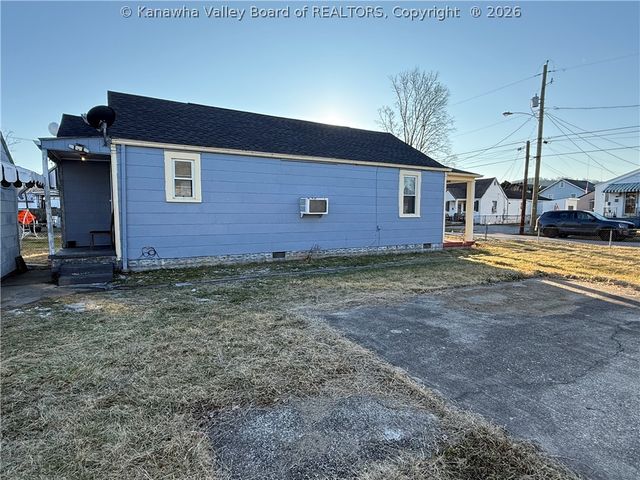 412 18th Street, Dunbar, WV 25064