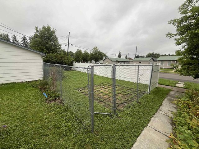 1822 N 21st St, Superior, WI 54880