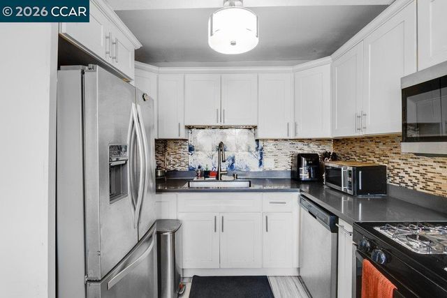 41 Canal Dr, Bay Point, CA 94565