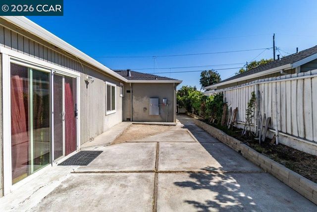 41 Canal Dr, Bay Point, CA 94565