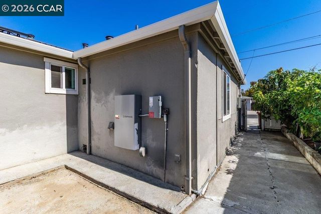 41 Canal Dr, Bay Point, CA 94565