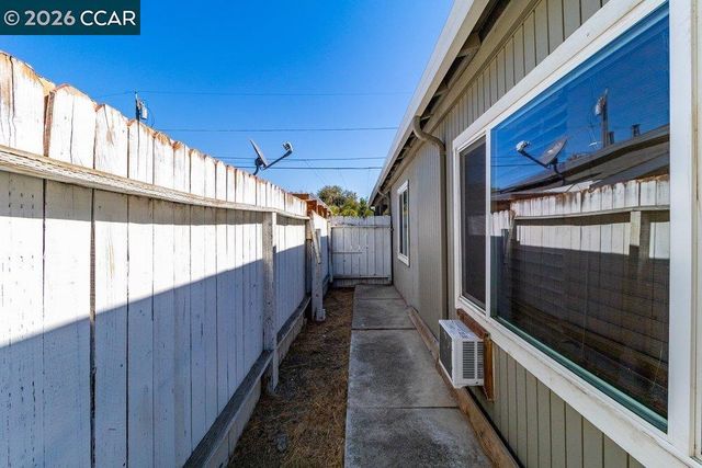 41 Canal Dr, Bay Point, CA 94565