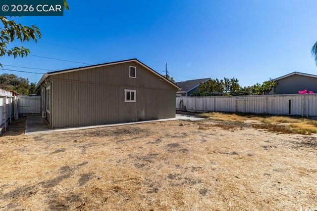 41 Canal Dr, Bay Point, CA 94565