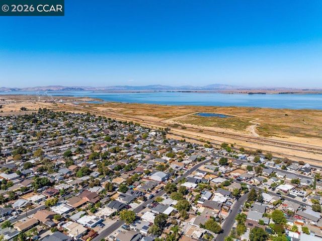 41 Canal Dr, Bay Point, CA 94565