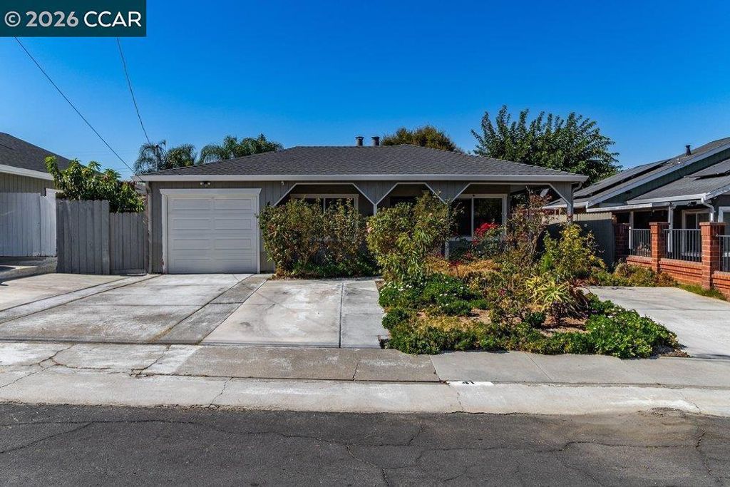 41 Canal Dr, Bay Point, CA 94565