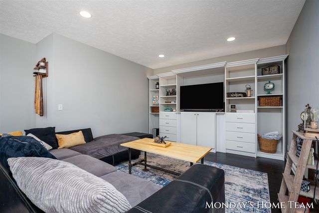 16313 Taft Road, Spring Lake, MI 49456