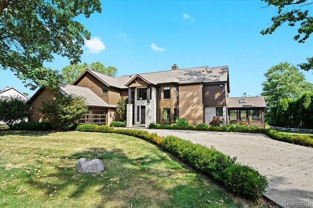 3403 Chickering Lane, Bloomfield Hills, MI 48302