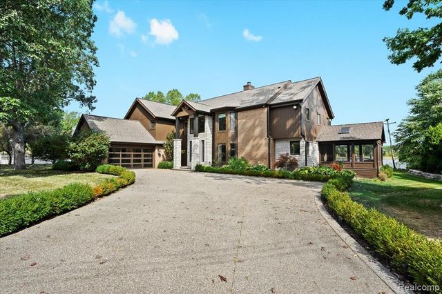 3403 Chickering Lane, Bloomfield Hills, MI 48302