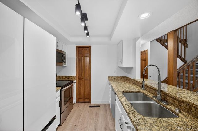4110 S Evanston Circle B, Aurora, CO 80014