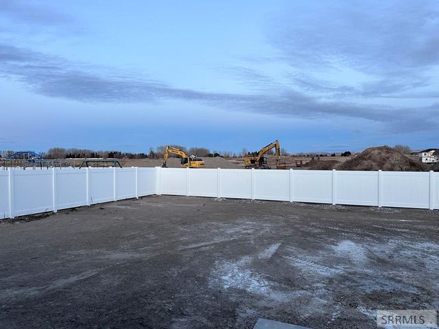 5873 Macrae Dr, Idaho Falls, ID 83402