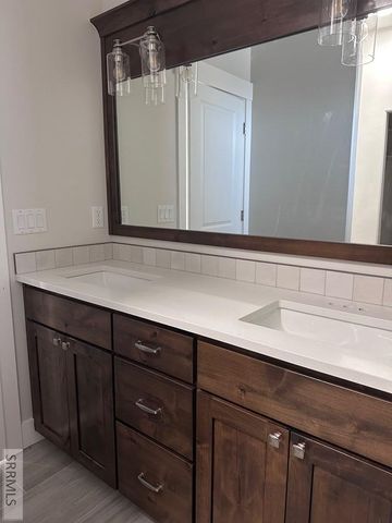 5873 Macrae Dr, Idaho Falls, ID 83402