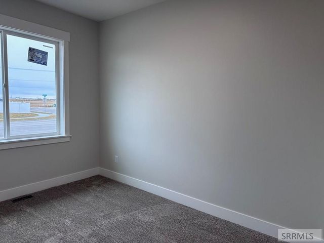 5873 Macrae Dr, Idaho Falls, ID 83402