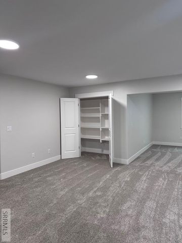 5873 Macrae Dr, Idaho Falls, ID 83402