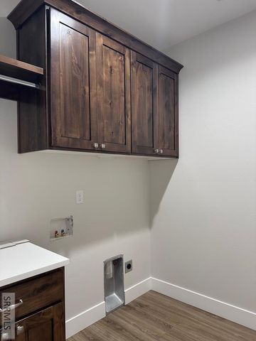 5873 Macrae Dr, Idaho Falls, ID 83402