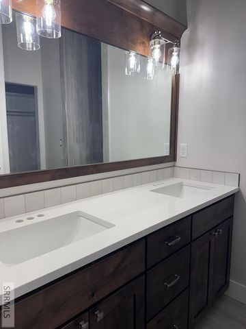 5873 Macrae Dr, Idaho Falls, ID 83402