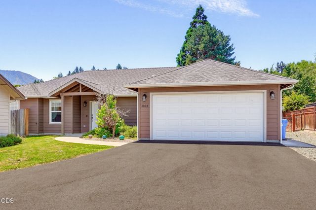 1003 SE Grandview Avenue, Grants Pass, OR 97527