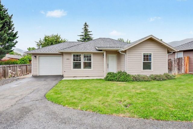 1003 SE Grandview Avenue, Grants Pass, OR 97527