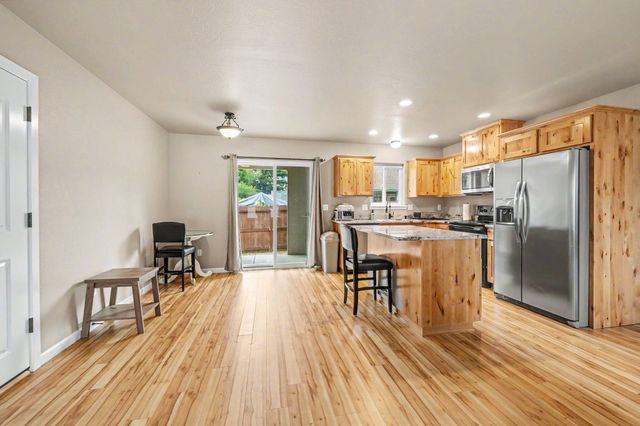1003 SE Grandview Avenue, Grants Pass, OR 97527