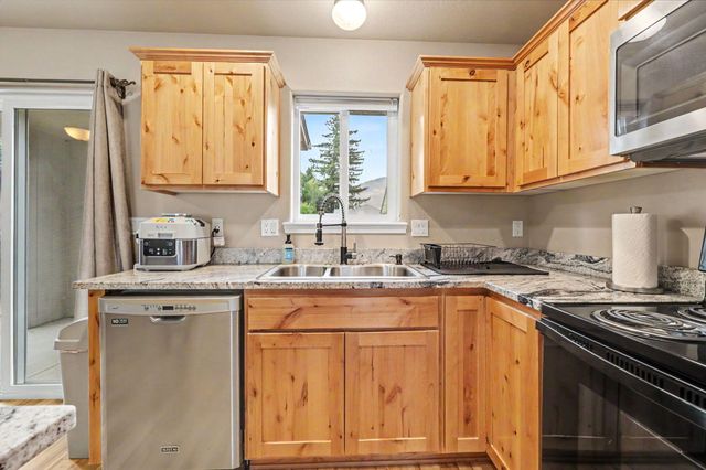 1003 SE Grandview Avenue, Grants Pass, OR 97527