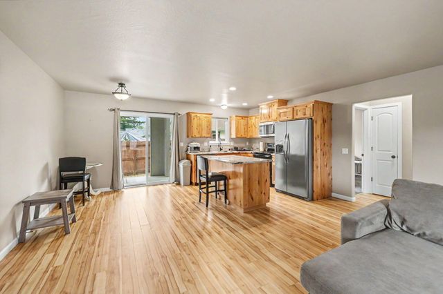 1003 SE Grandview Avenue, Grants Pass, OR 97527
