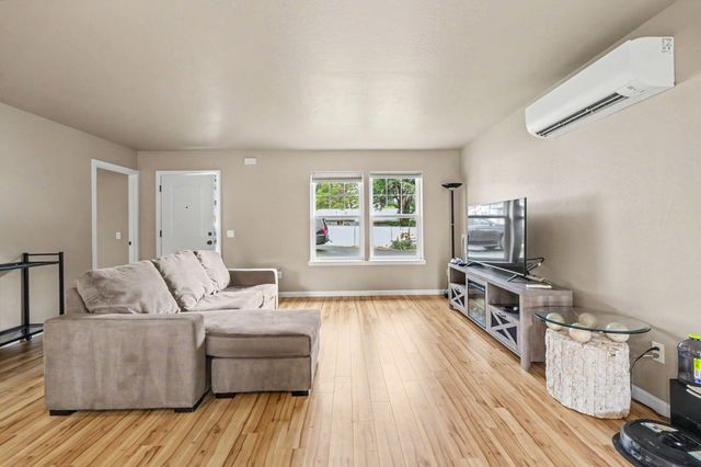 1003 SE Grandview Avenue, Grants Pass, OR 97527