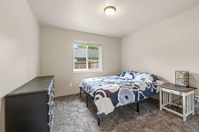 1003 SE Grandview Avenue, Grants Pass, OR 97527