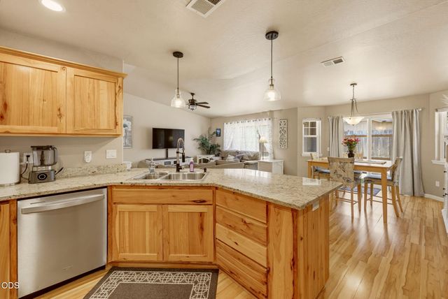 1003 SE Grandview Avenue, Grants Pass, OR 97527