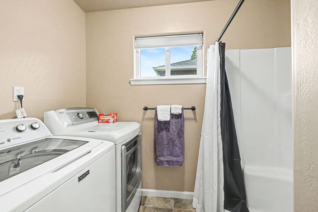 1003 SE Grandview Avenue, Grants Pass, OR 97527