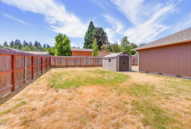 1003 SE Grandview Avenue, Grants Pass, OR 97527