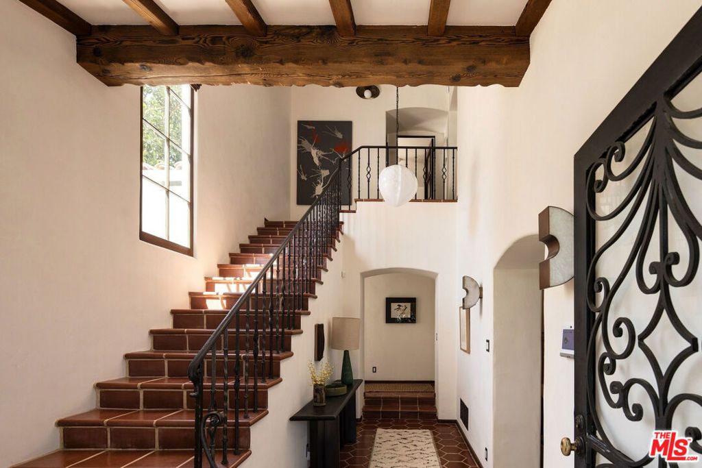 8855 St Ives Drive, Los Angeles, CA 90069 — photo 4