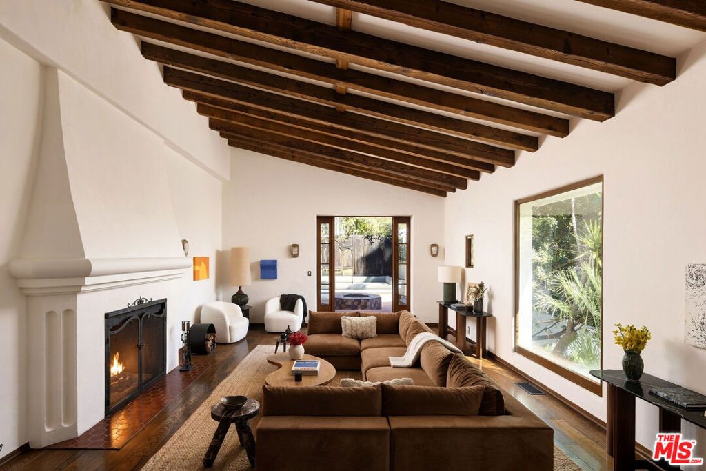 8855 St Ives Drive, Los Angeles, CA 90069 — photo 5