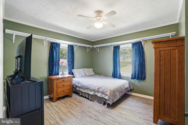 14 RIDGE RD, Aston, PA 19014