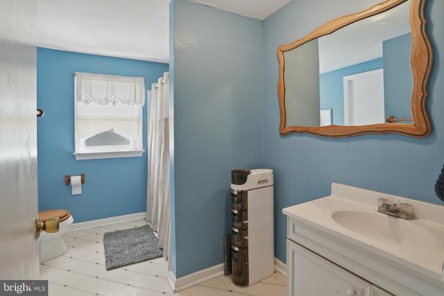 14 RIDGE RD, Aston, PA 19014