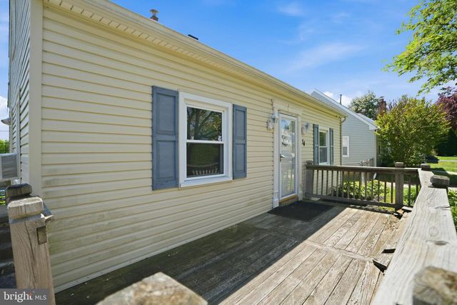 14 RIDGE RD, Aston, PA 19014