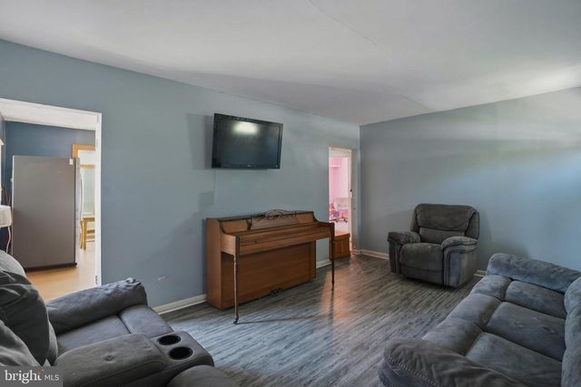 14 RIDGE RD, Aston, PA 19014