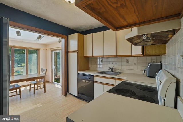 14 RIDGE RD, Aston, PA 19014