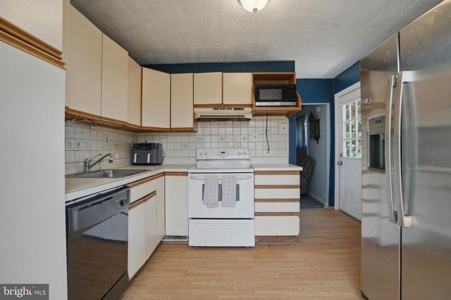 14 RIDGE RD, Aston, PA 19014