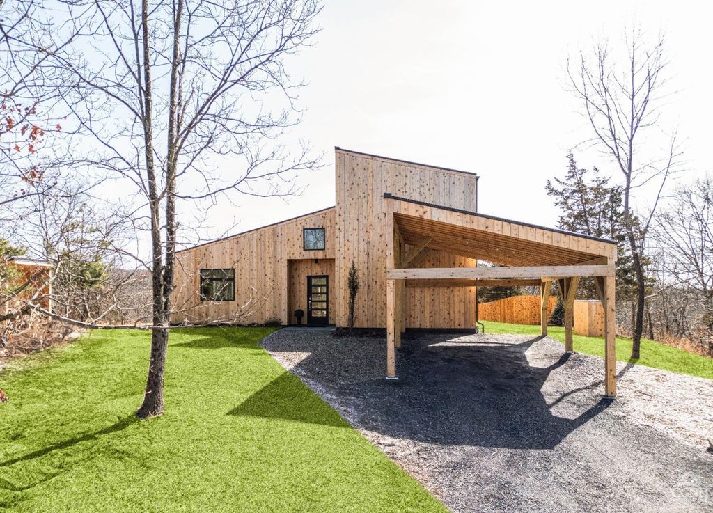 998 Willow Brook Rd, Milan, NY 12514